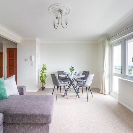 Panoramic Sea View Apartment Sleeps 4-Free Parking Bournemouth Exterior photo