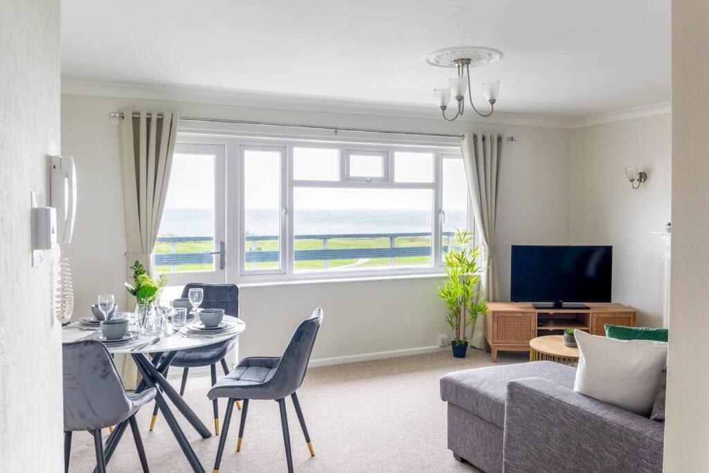Panoramic Sea View Apartment Sleeps 4-Free Parking Bournemouth Exterior photo